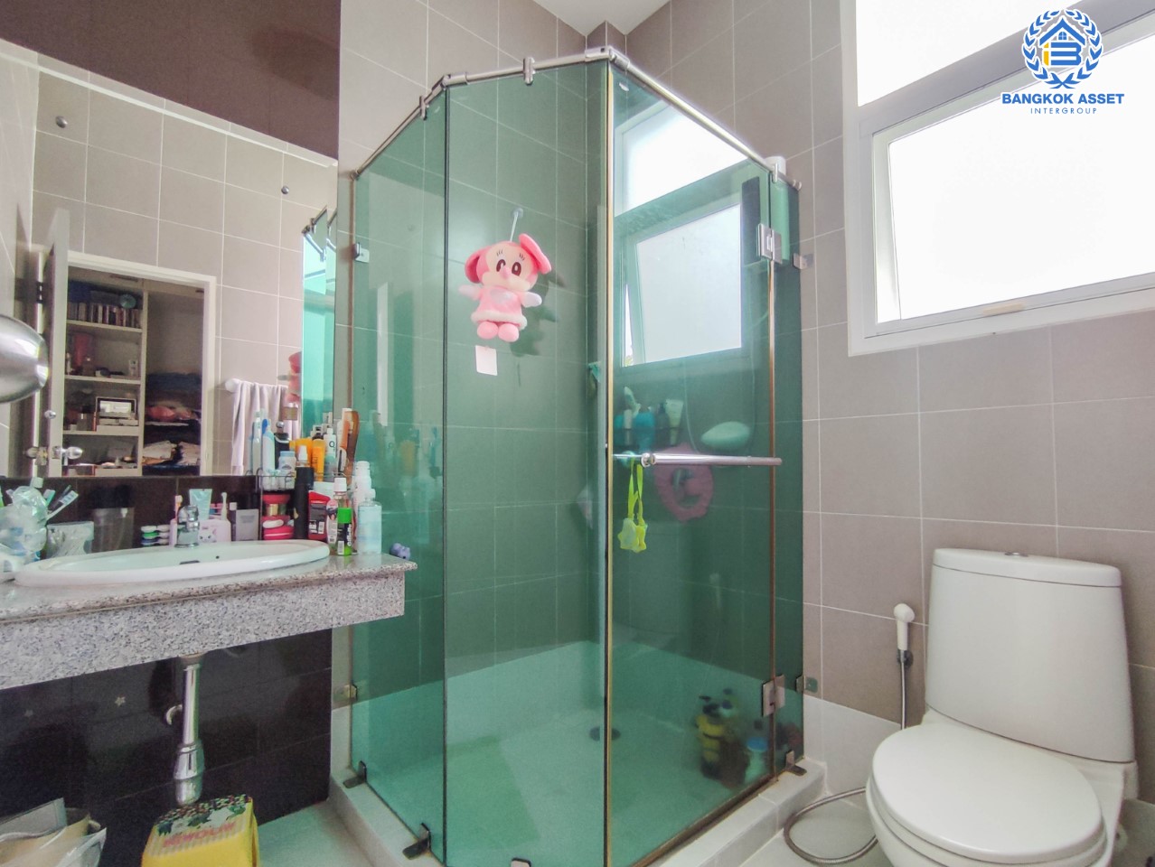 *****บ้านมือสอง ม.รสา สแปนิช คอร์ทยาร์ด รามอินทรา หลังมุม เนื้อที่ 53.6 ตร.ว. ฟังก์ชัน 3 ห้องนอน 3 ห้องน้ำ จอดรถได้ 2 คัน Facilities ครบครัน บนทำเลเชื่อมต่อหลายเส้นทาง ถ.ลาดปลาเค้า, ถ.รามอินทรา, ถ.เกษตร-นวมินทร์ ใกล้ทางด่วน "รามอินทรา-อาจณรงค์" และ เซ็นทรัลรามอินทรา